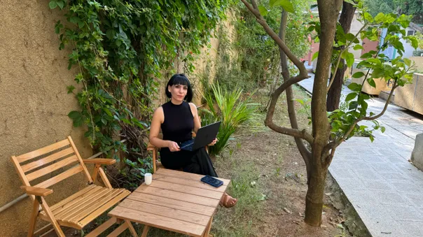 Extérieur du bâtiment, jardin et accès